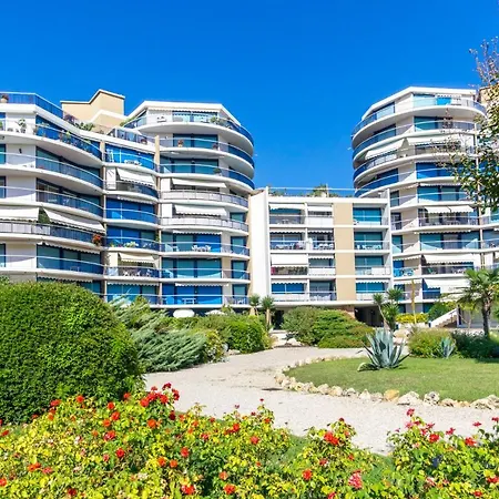 Apartment Beau T2 Dans Avec Piscine Mandelieu